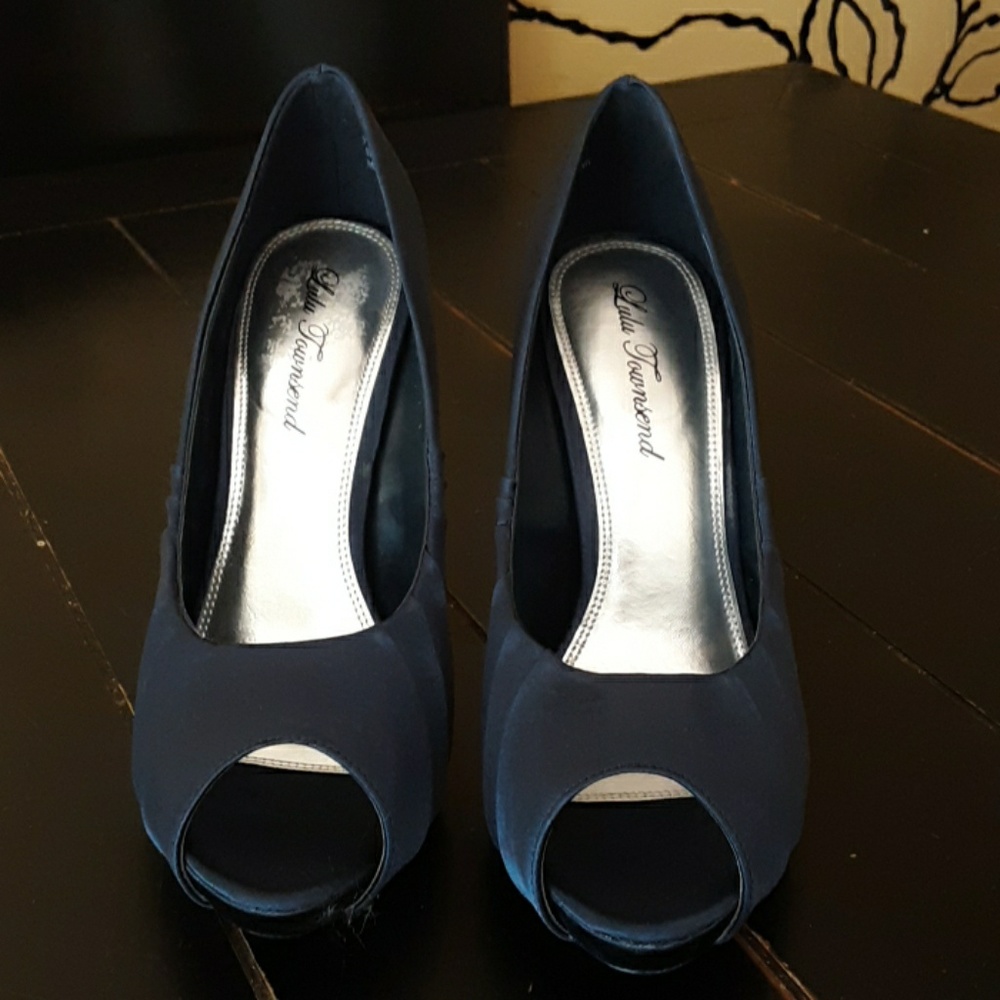 Heels - Picture 4 of 4